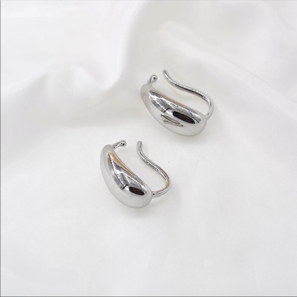 Silver Tone Ear Clips Drop Shape Jewelry Earrings